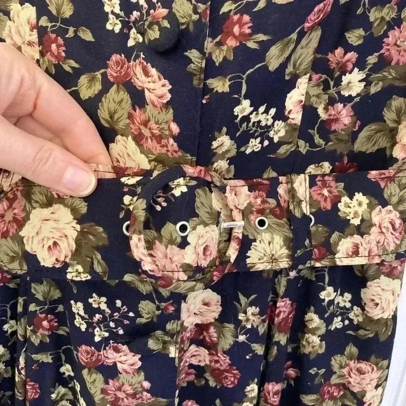 LE Chateau Vintage Looking Dress with belt and  fabric buttons​​ - Picture 5 of 7